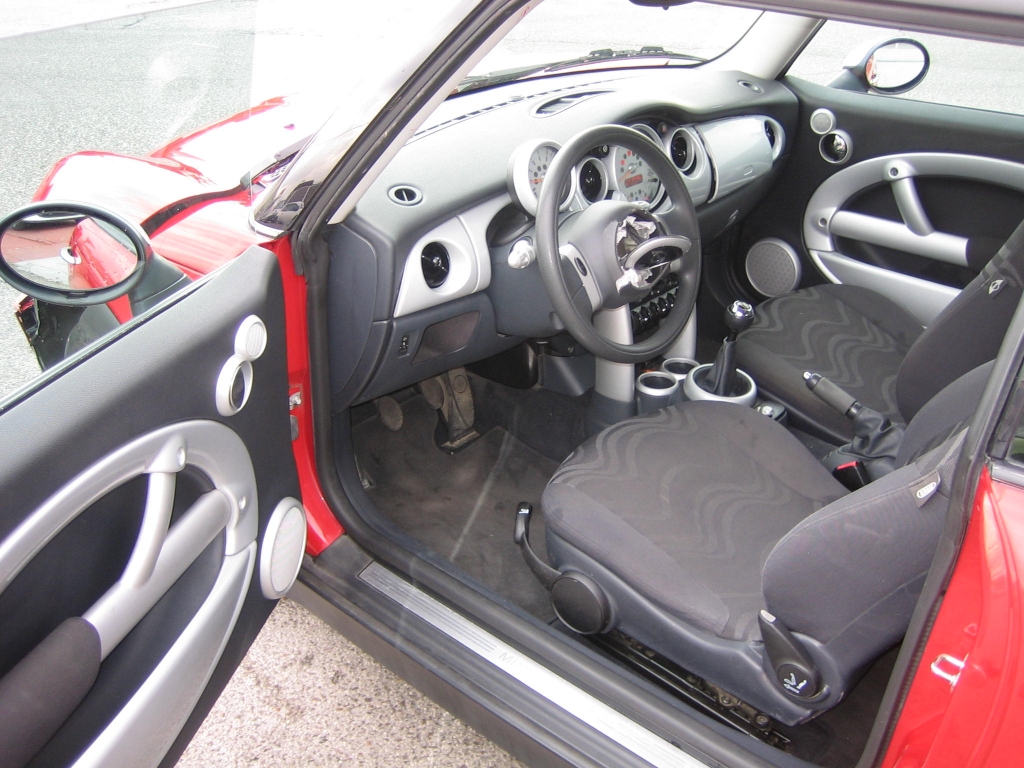 VISTA INTERIOR IZQUIERDO MINI ONE 1.6 I 90CV