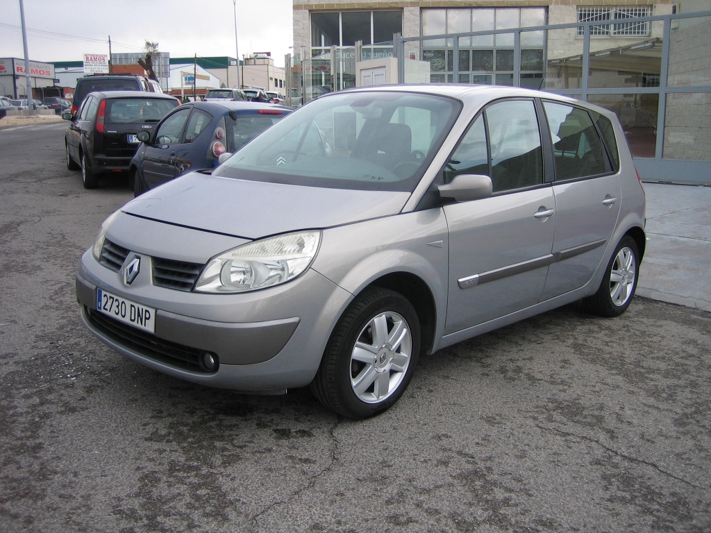 VISTA DELANTERA IZQUIERDA RENAULT MEGANE SCENIC 1.5 DCI 100CV