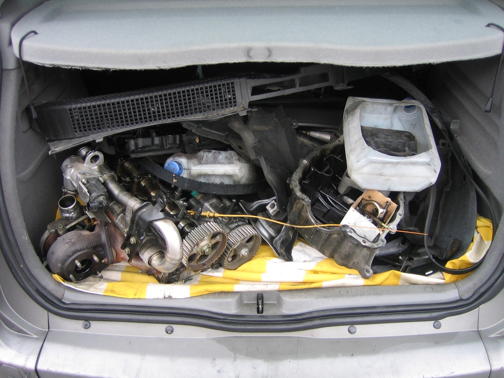 VISTA PIEZAS MOTOR EN MALETERO RENAULT MEGANE SCENIC 1.5 DCI 100CV