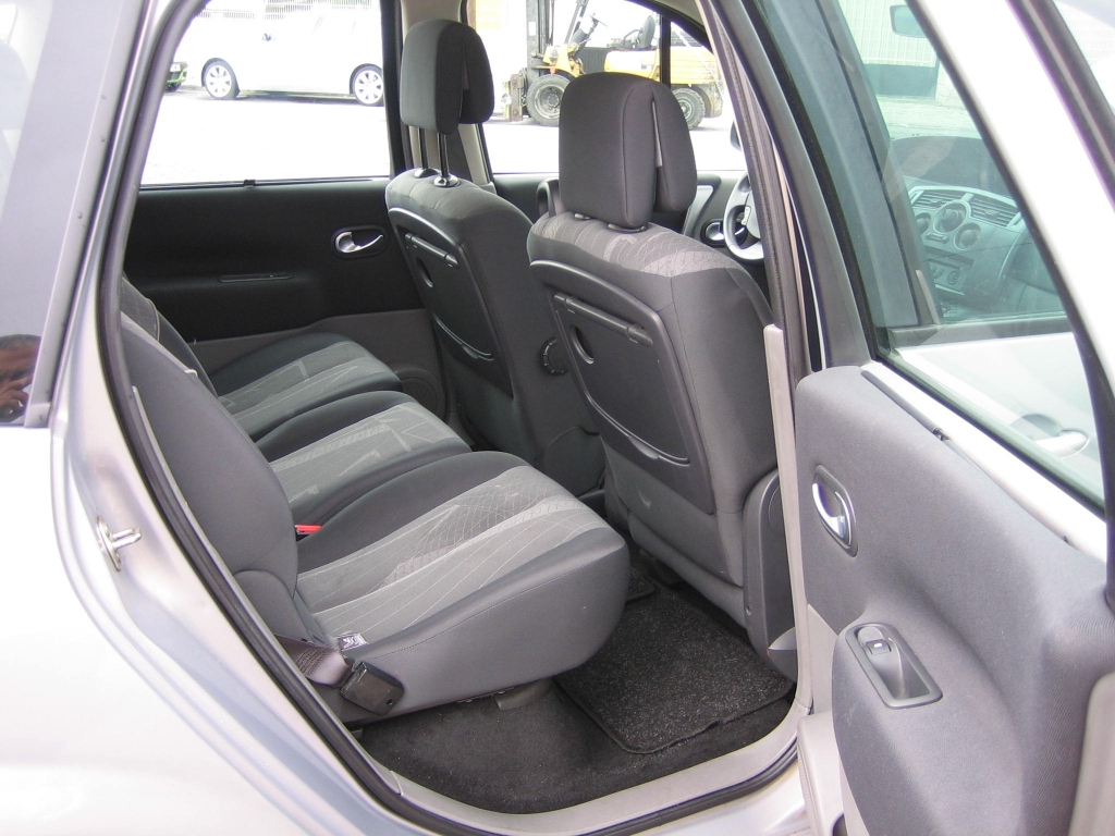 VISTA INTERIOR TRASERO 2 RENAULT MEGANE SCENIC 1.5 DCI 100CV