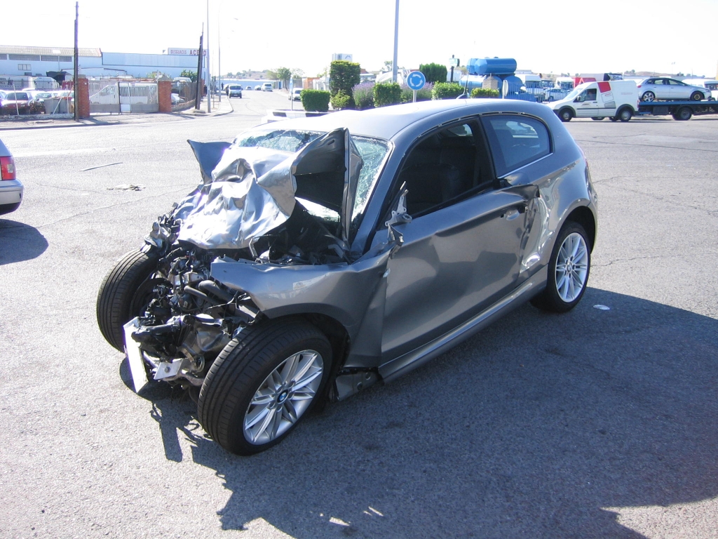 VISTA DELANTERA IZQUIERDA BMW 118 D 2.0 142 CV PACK M