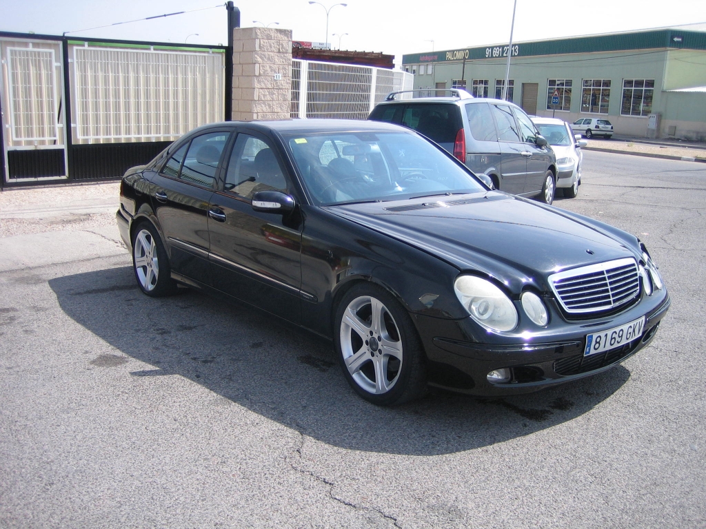 VISTA DELANTERA DERECHA MERCEDES BENZ E-320 CDI 150CV AUTOMATICO