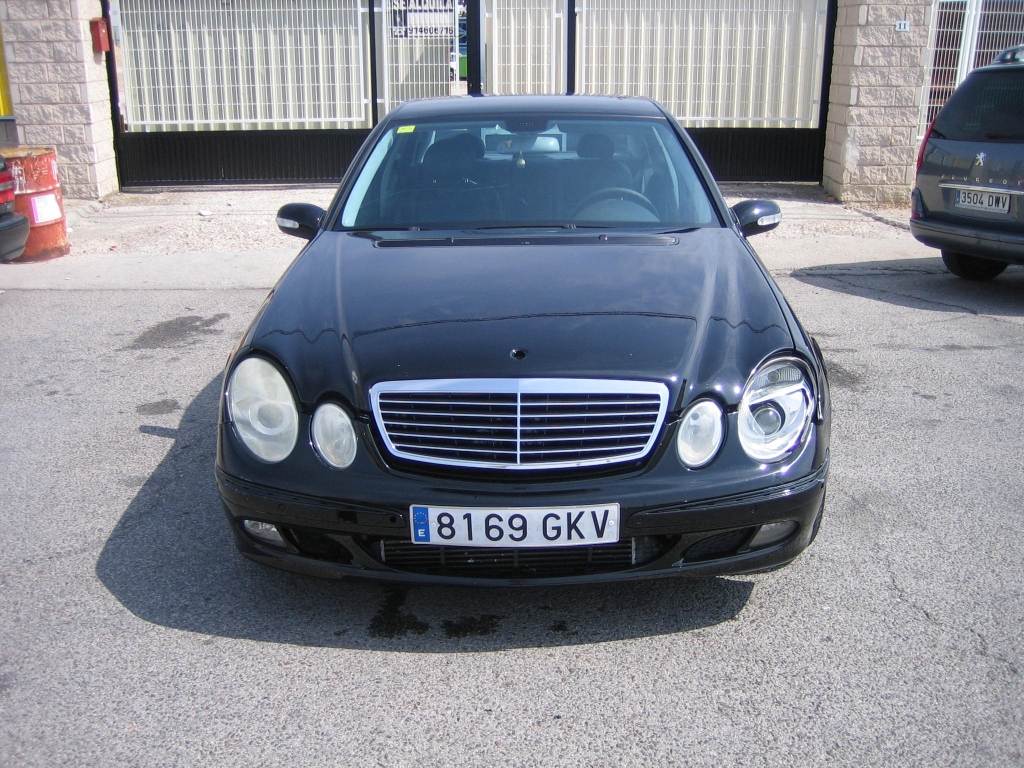 VISTA DELANTERA MERCEDES BENZ E-320 CDI 150CV AUTOMATICO