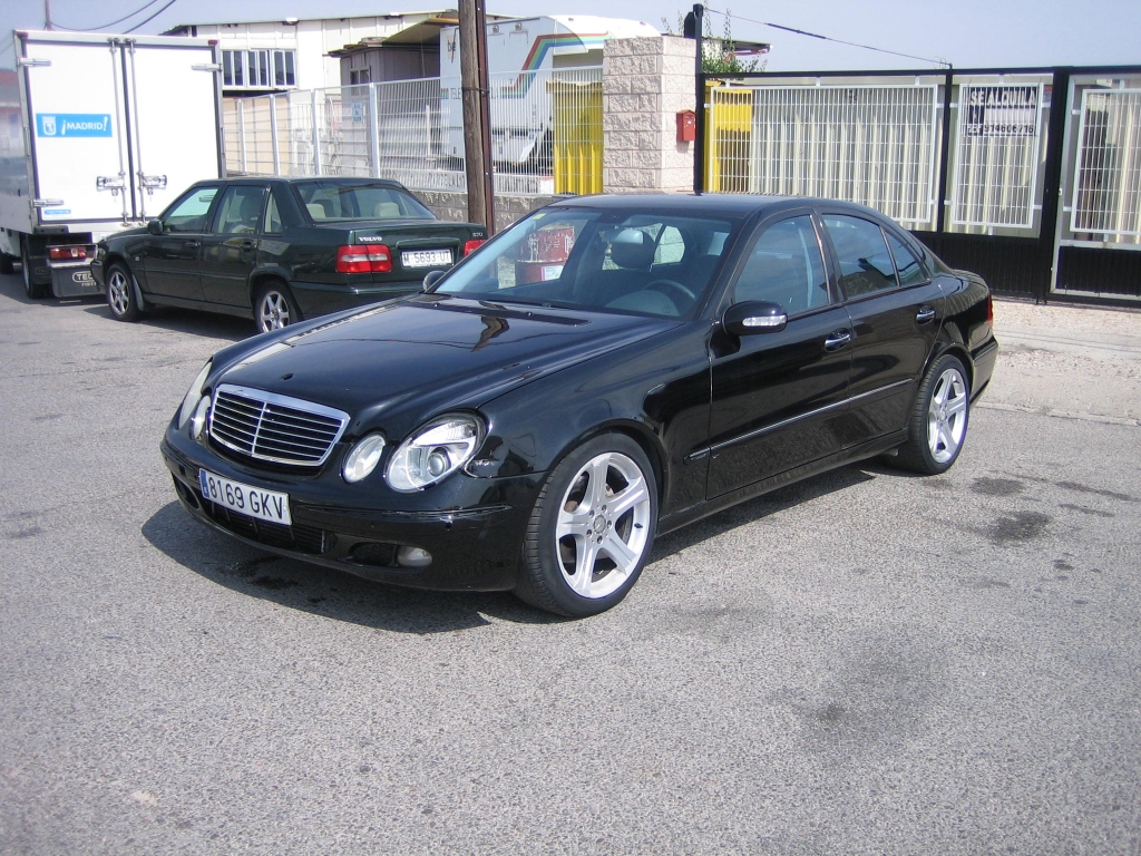 VISTA DELANTERA IZQUIERDA MERCEDES BENZ E-320 CDI 150CV AUTOMATICO