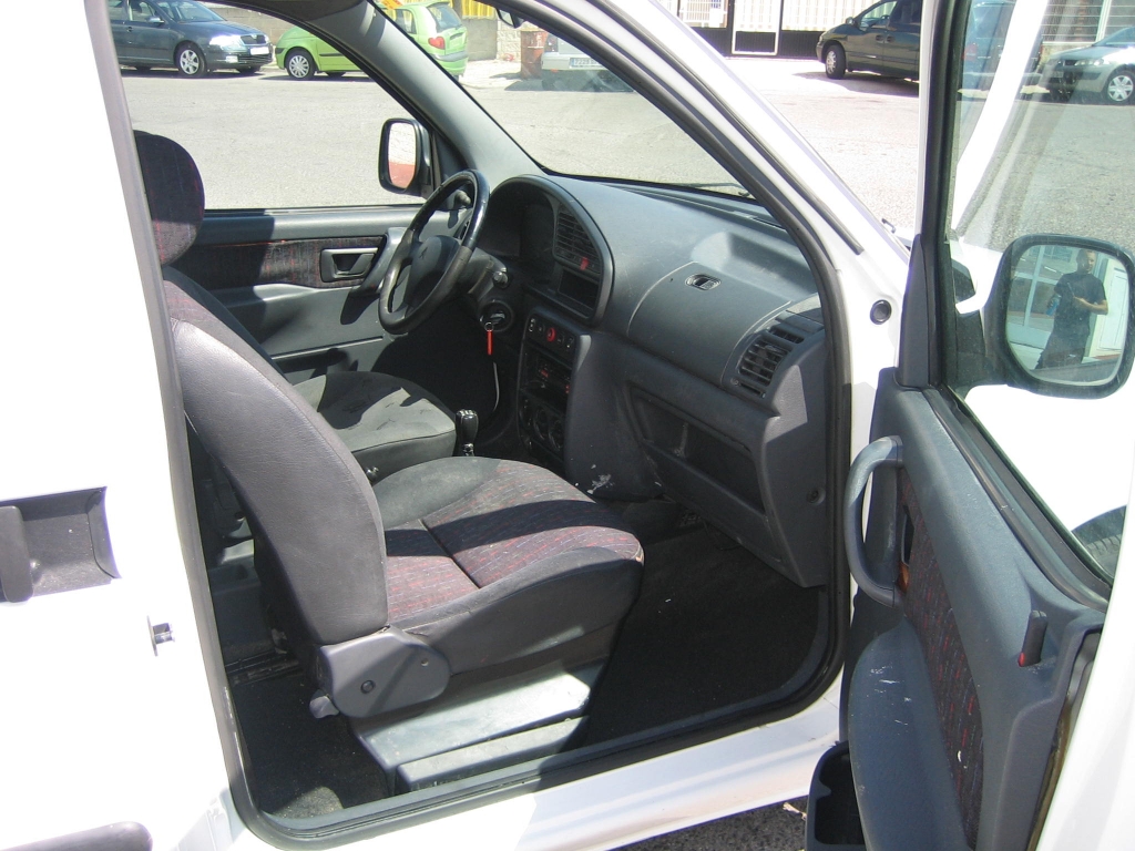 VISTA DELANTERA DERECHA CITROEN BERLINGO 1.9 D 70CV