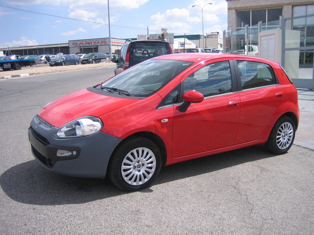 VISTA DELANTERA IZQUIERDA FIAT PUNTO 1.3 DI 75CV