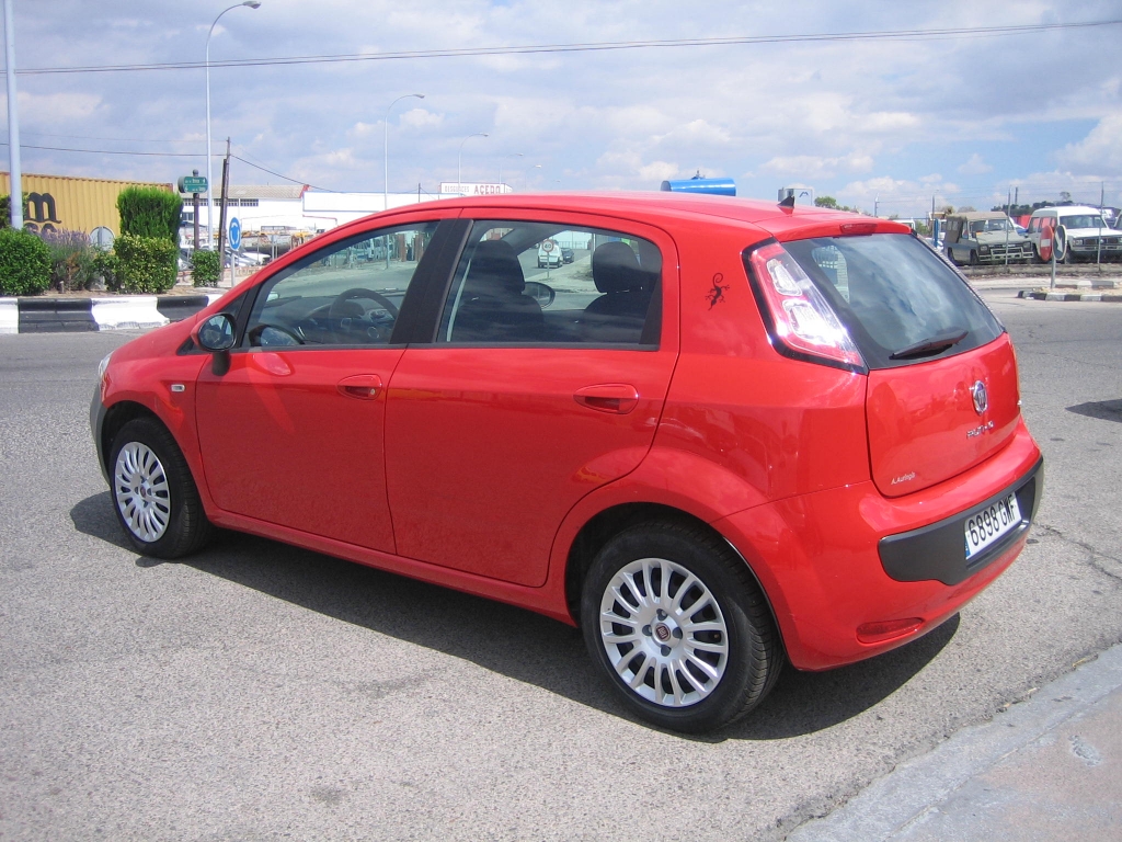 VISTA TRASERA IZQUIERDA FIAT PUNTO 1.3 DI 75CV