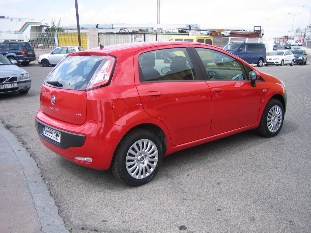 VISTA TRASERA DERECHA FIAT PUNTO 1.3 DI 75CV