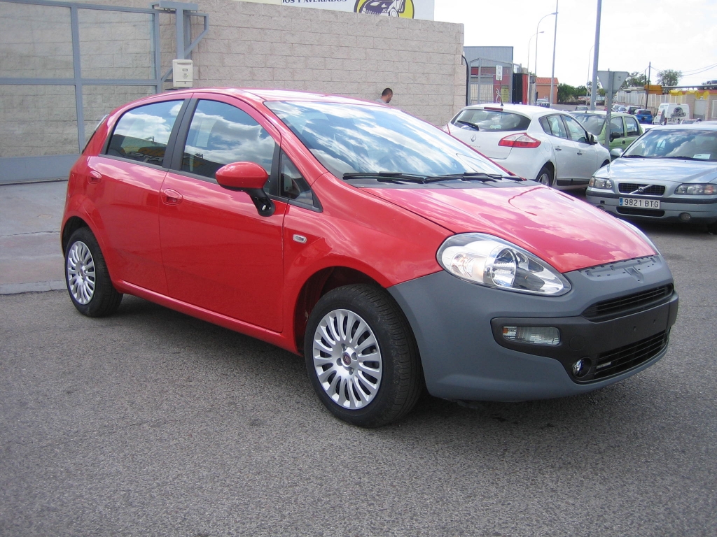 VISTA DELANTERA DERECHA FIAT PUNTO 1.3 DI 75CV