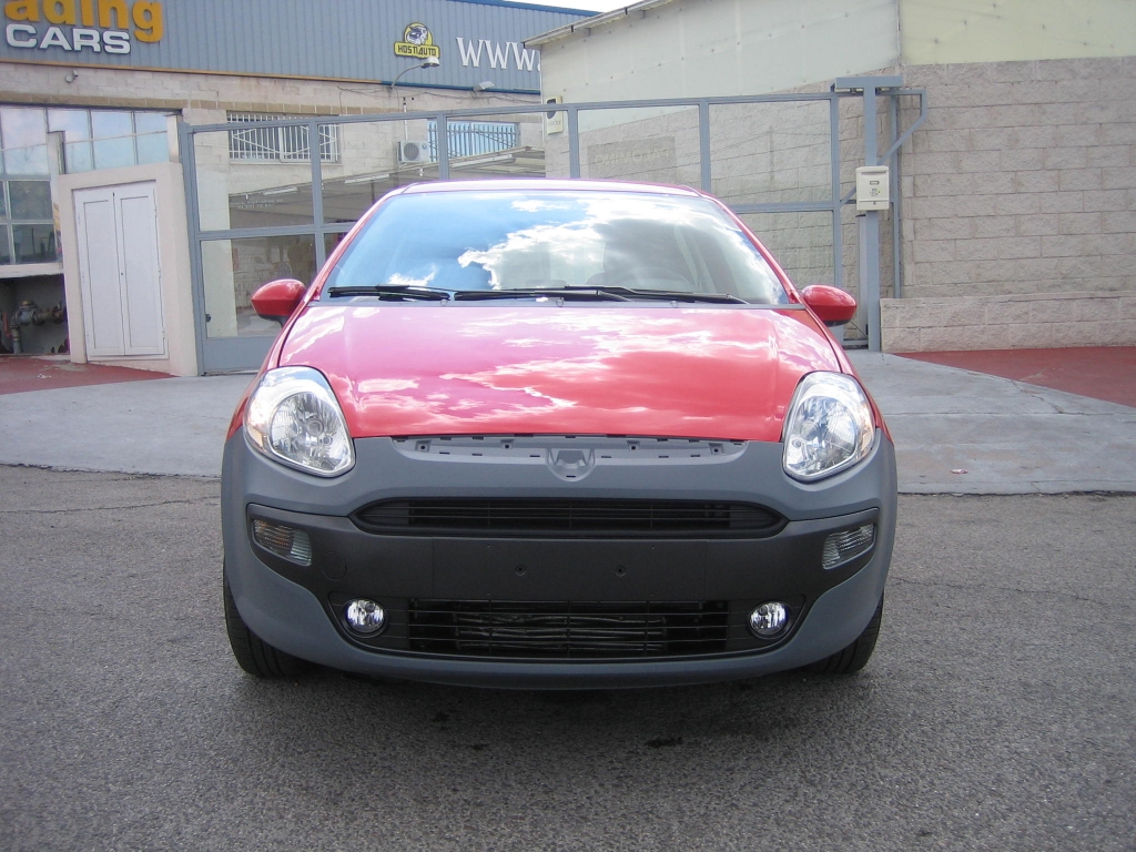 VISTA DELANTERA FIAT PUNTO 1.3 DI 75CV