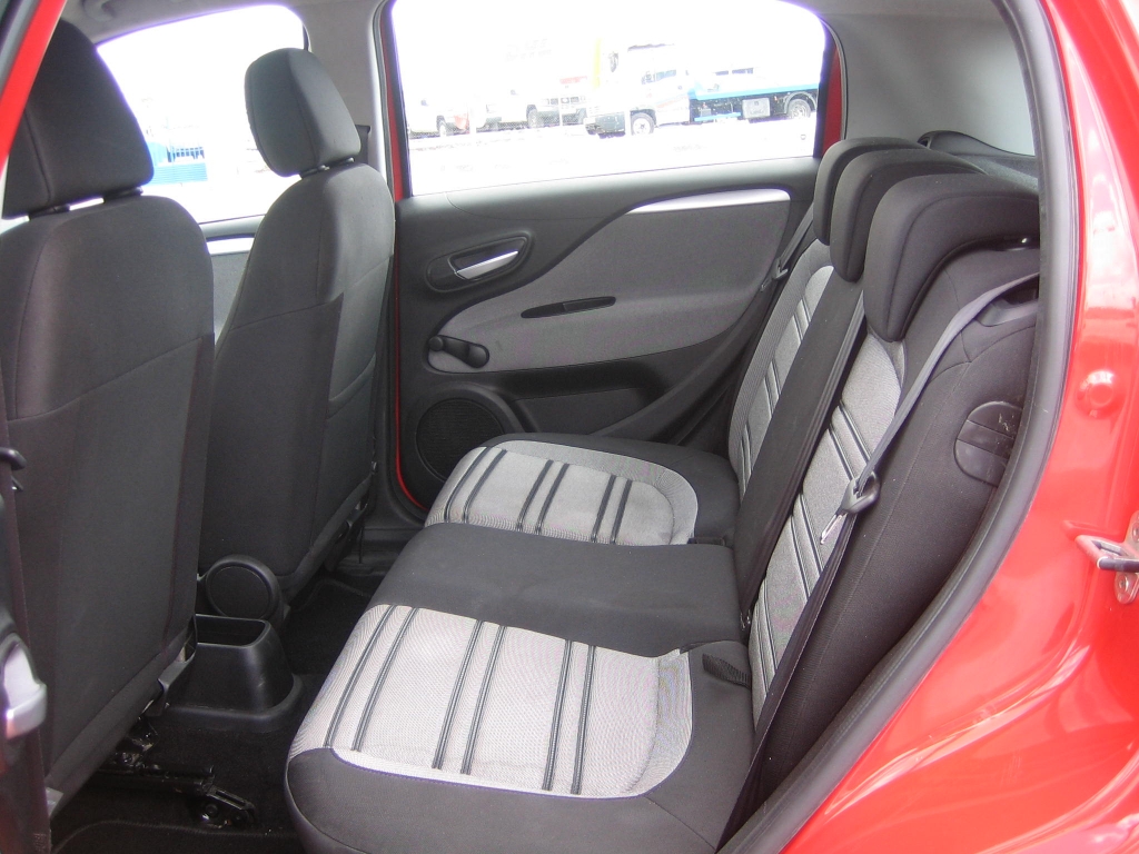 VISTA INTERIOR TRASERO FIAT PUNTO 1.3 DI 75CV