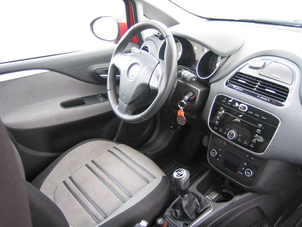 VISTA INTERIOR FIAT PUNTO 1.3 DI 75CV