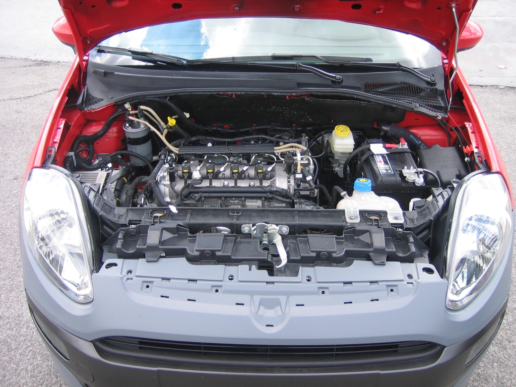 VISTA MOTOR FIAT PUNTO 1.3 DI 75CV