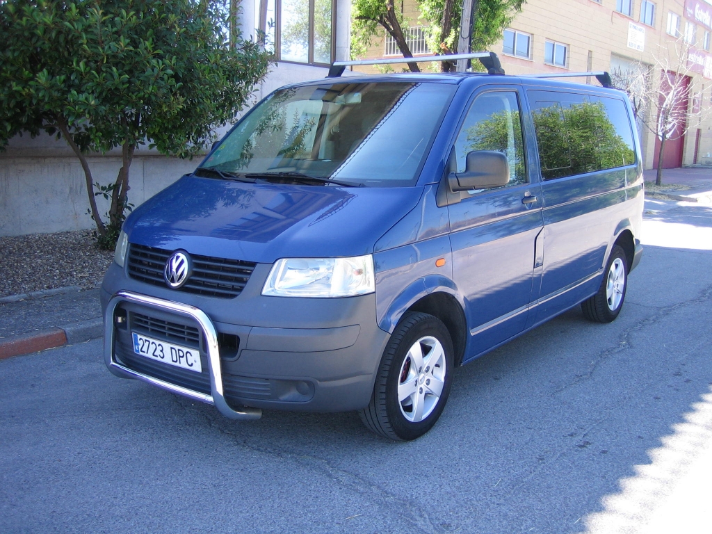 VISTA DELANTERA IZQUIERDA VOLSWAGEN TRANSPORTER 1.9 TDI 105CV 9 PLAZAS