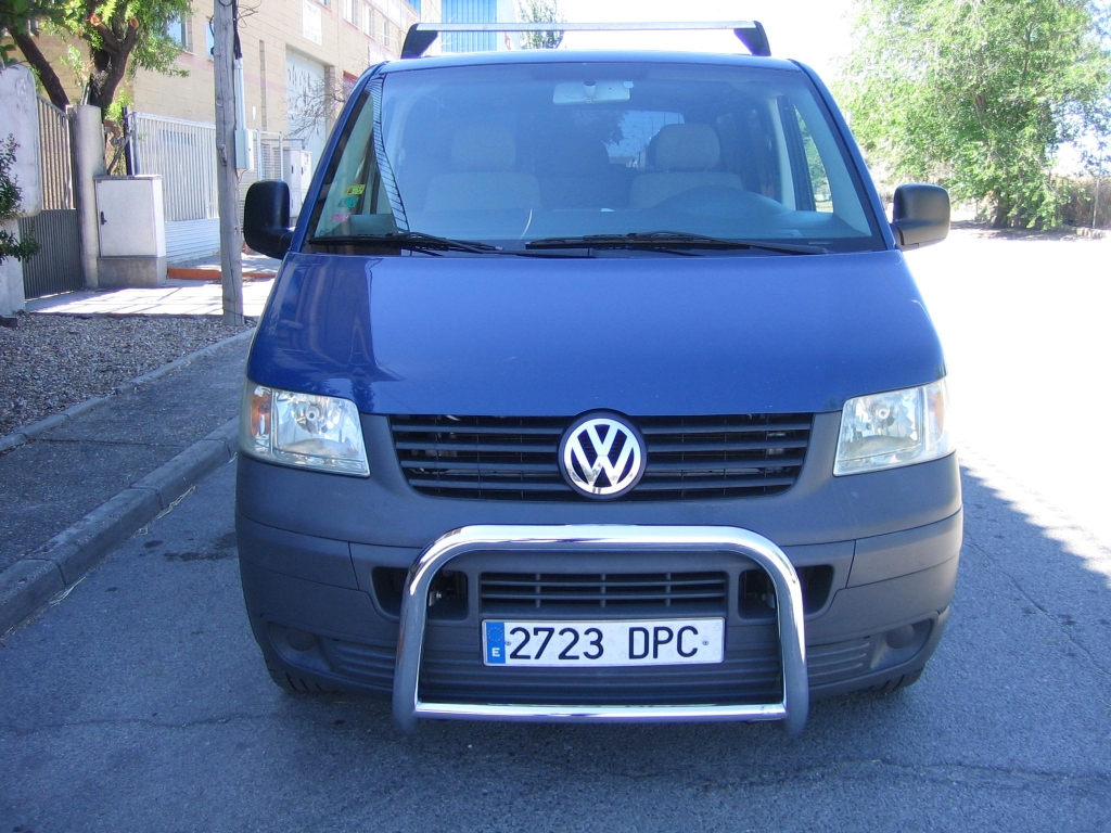 VISTA DELANTERA VOLSWAGEN TRANSPORTER 1.9 TDI 105CV 9 PLAZAS