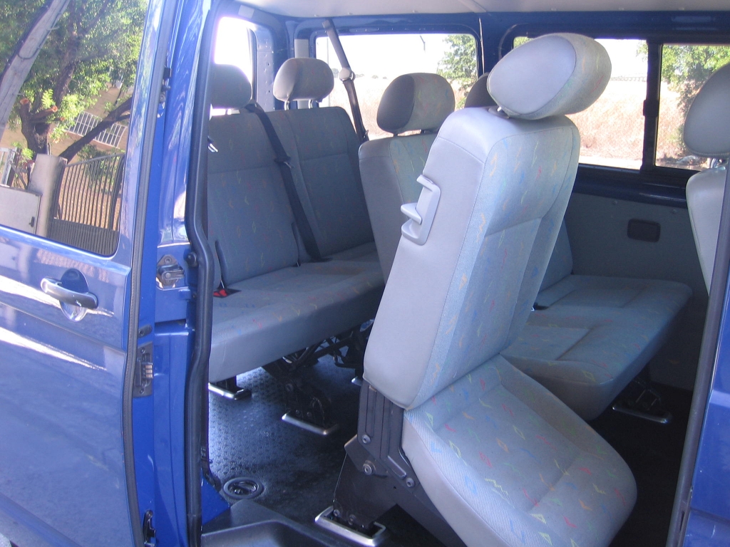 VISTA INTERIOR TRASERO VOLSWAGEN TRANSPORTER 1.9 TDI 105CV 9 PLAZAS