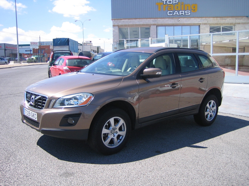 VISTA DELANTERA IZQUIERDA VOLVO XC-60 2.4 181CV 4WD