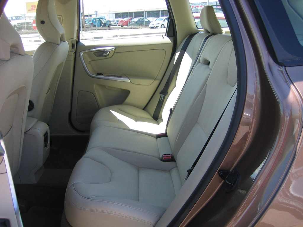 VISTA INTERIOR TRASERO VOLVO XC-60 2.4 181CV 4WD