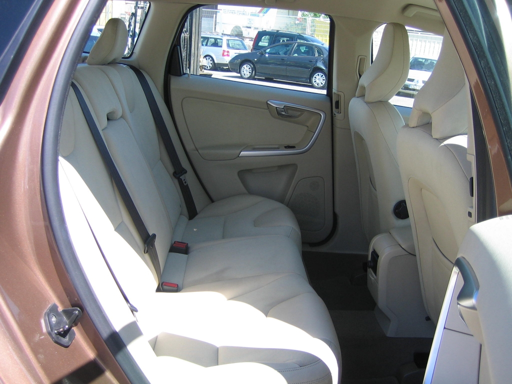 VISTA INTERIOR TRASERO 2 VOLVO XC-60 2.4 181CV 4WD