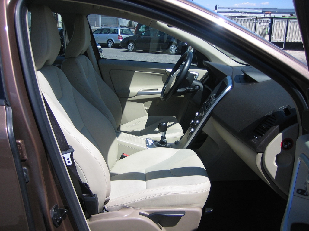 VISTA INTERIOR DERECHO VOLVO XC-60 2.4 181CV 4WD