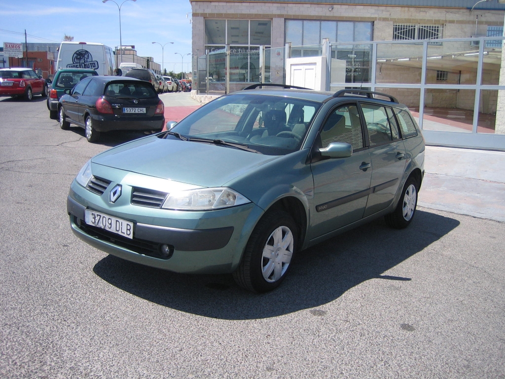 VISTA DELANTERA IZQUIERDA RENAULT MEGANE GRAND TOUR 1.9 DCI 120CV