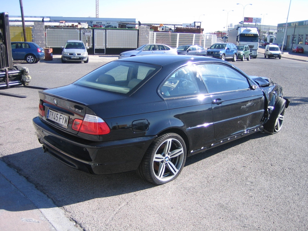 VISTA TRASERA DERECHA BMW 330CD 204CV PACK M